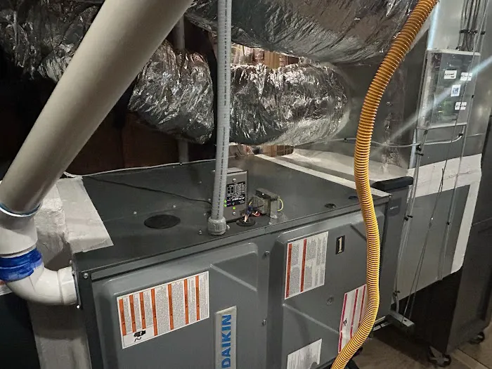 Modern Air of Katy Picture 4