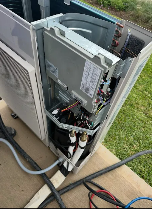 LOUII'S AC Picture 2