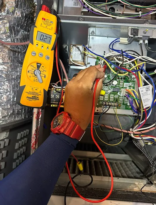 LOUII'S AC Picture 3