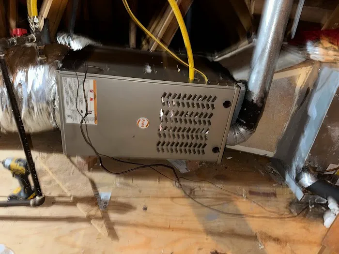 Air conditioning & heating service Picture 4