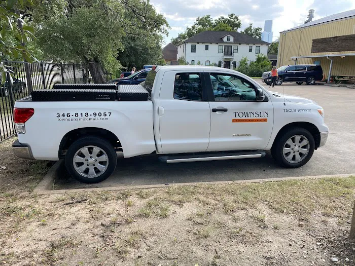 Townsun Air Picture 1