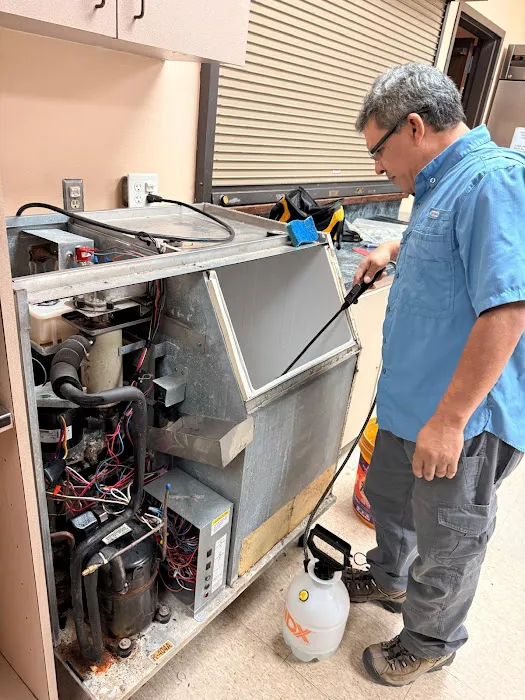 Segovians Company HVACR Services Picture 3