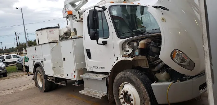 LIBERTY AUTO LAND Foreign Domestic Diesel Repair Specialist Picture 1