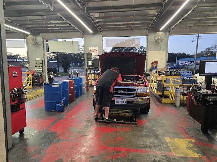 Grease Monkey Picture 4