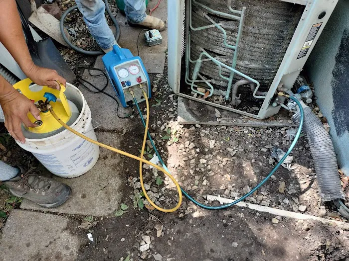 Camper Services and A/C Picture 1