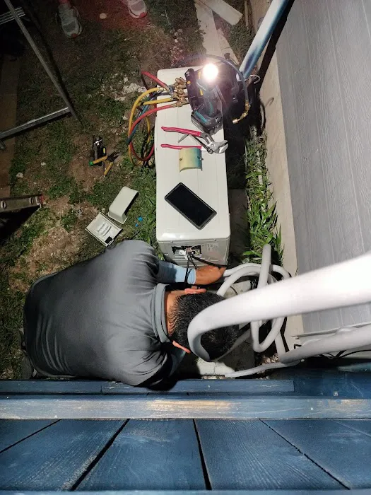 Camper Services and A/C Picture 7