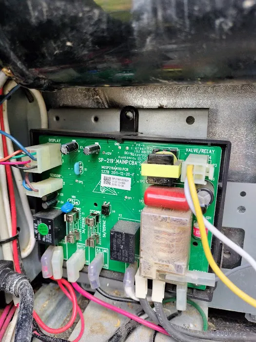 Camper Services and A/C Picture 9