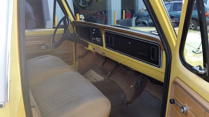 West Oak Auto Repair Picture 3