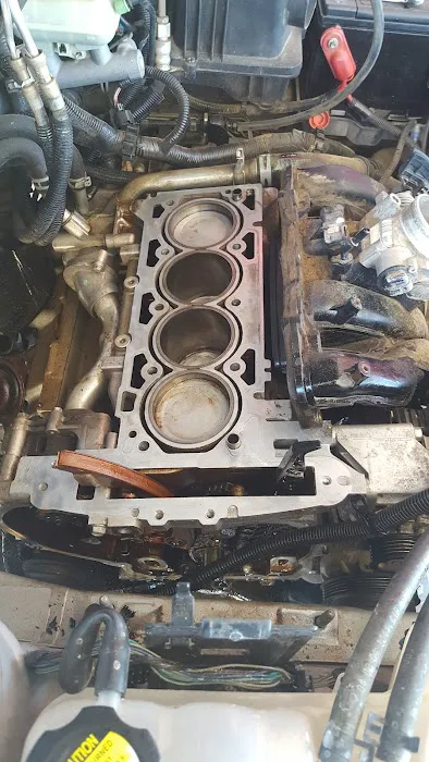 Professional Mechanic shop Picture 2