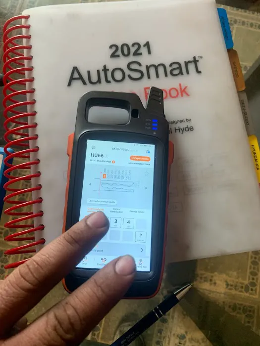 Professional Mechanic shop Picture 4