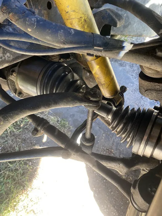 82 Auto Shop Picture 5