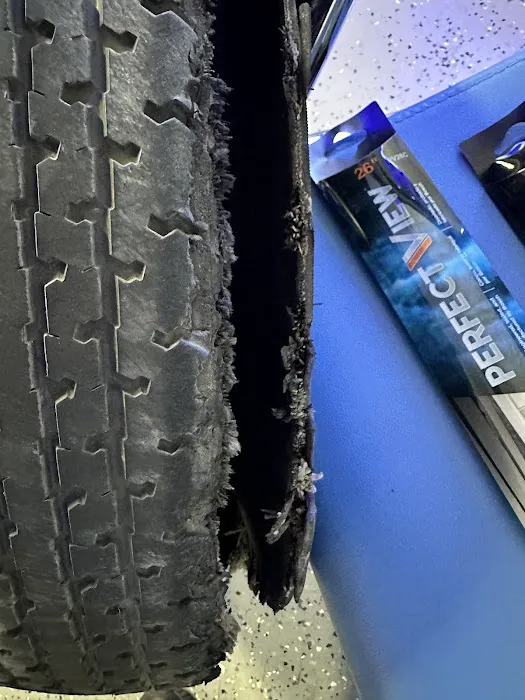 82 Auto Shop Picture 6