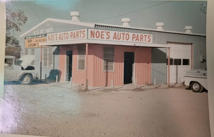 Chris' A/C & Full Auto Service Picture 2