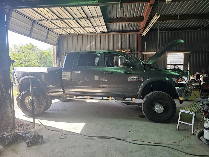 Chris' A/C & Full Auto Service Picture 4