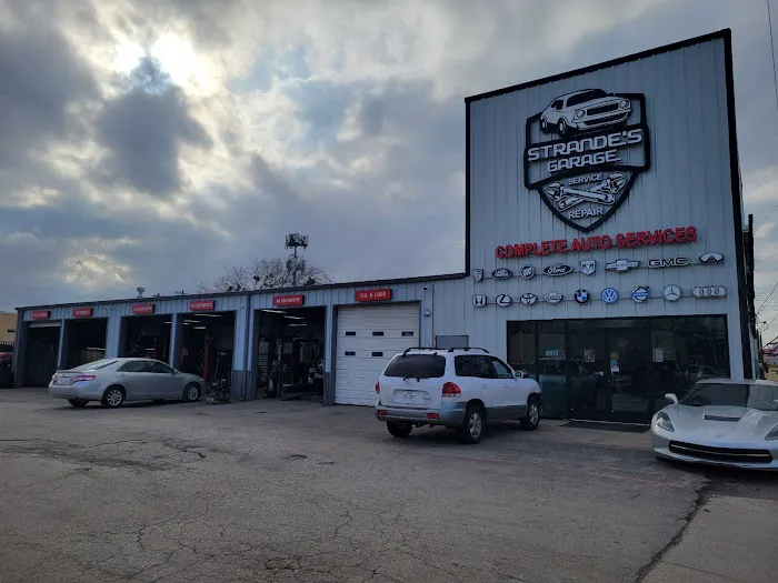 Strandes Garage Picture 1