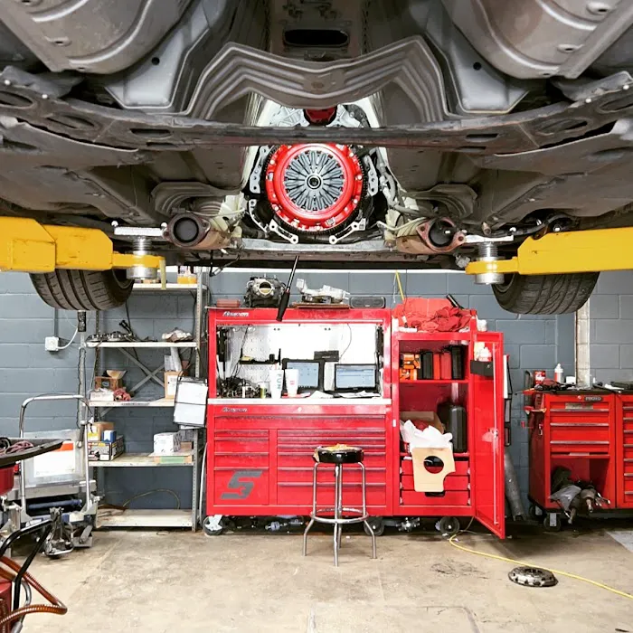 Strandes Garage Picture 6