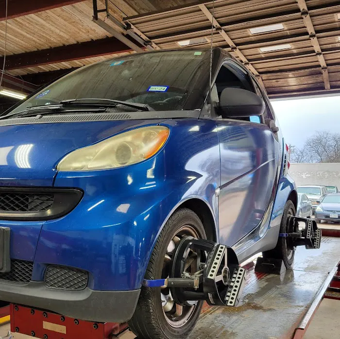 Strandes Garage Picture 3