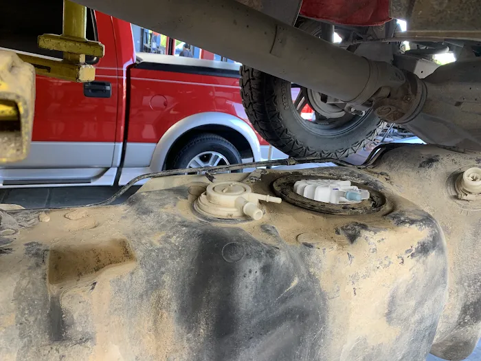 Strandes Garage Picture 7