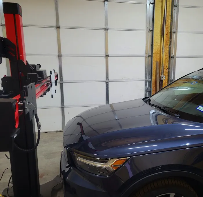 Strandes Garage Picture 2