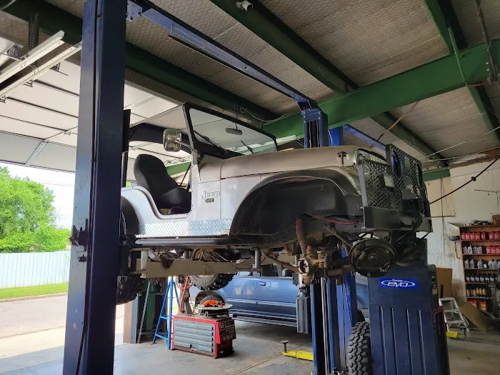 SALAS AUTO REPAIR Picture 1