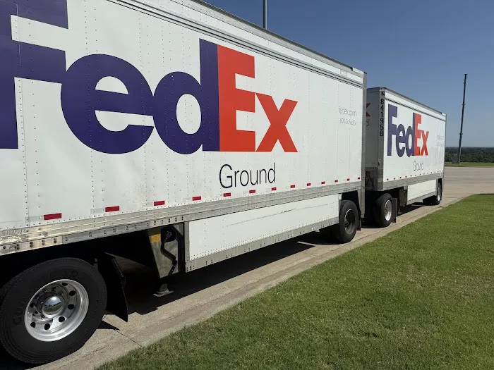 Highway 64 Truck and Trailer Repair Picture 4