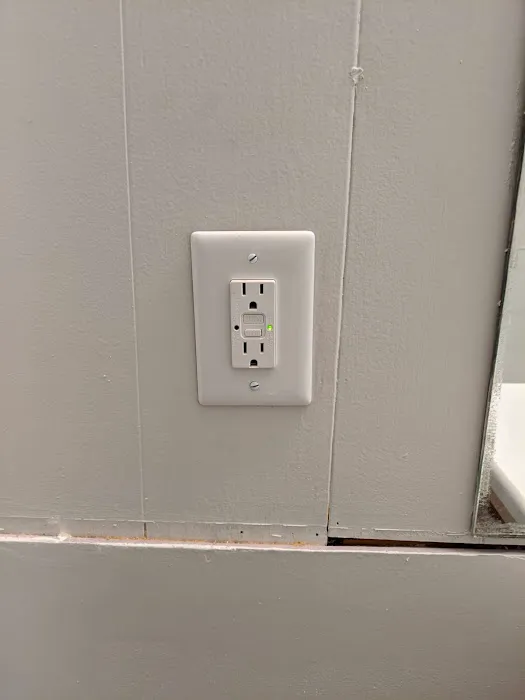 Derrick Fields Electrical Heating & Air Services Picture 6