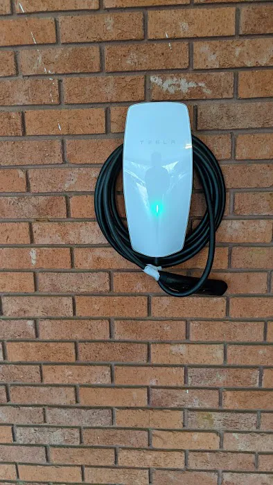 Derrick Fields Electrical Heating & Air Services Picture 3