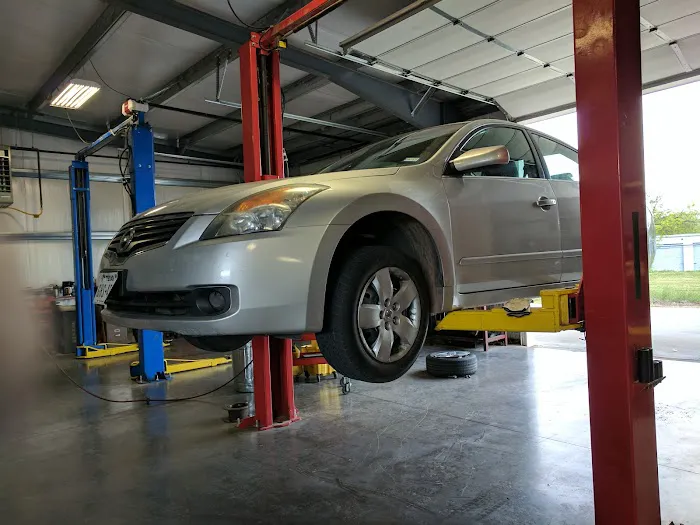 Billy's Auto Repair Picture 4