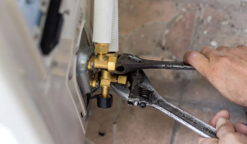 Experts Explain How to Fix Air Conditioning Leaks Like a Pro