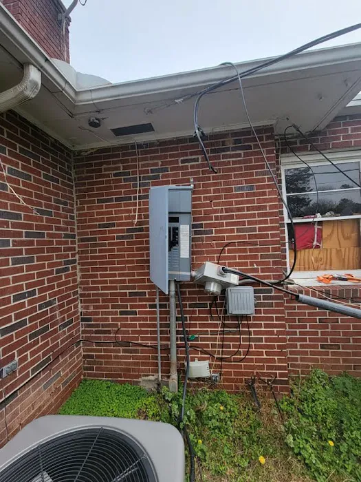 Dave's Air Conditioning Plumbing & Electrical Picture 9