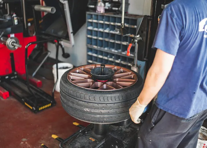 Advantage AC, Tire & Repair Picture 1