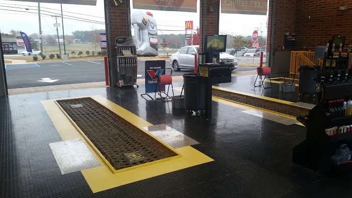 Express Oil Change & Tire Engineers Picture 10