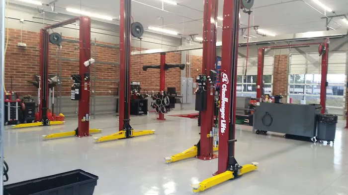 Express Oil Change & Tire Engineers Picture 8