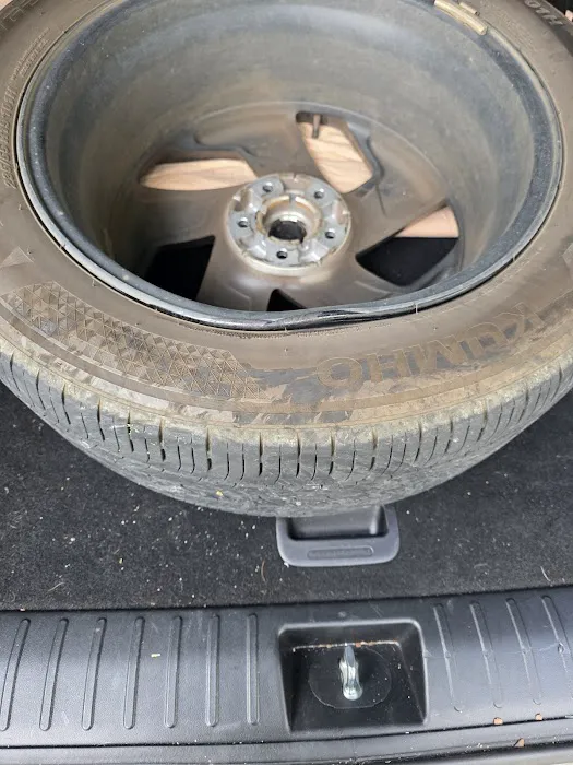 Express Oil Change & Tire Engineers Picture 2