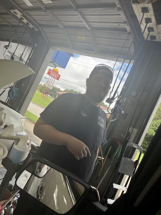 Express Oil Change & Tire Engineers Picture 10