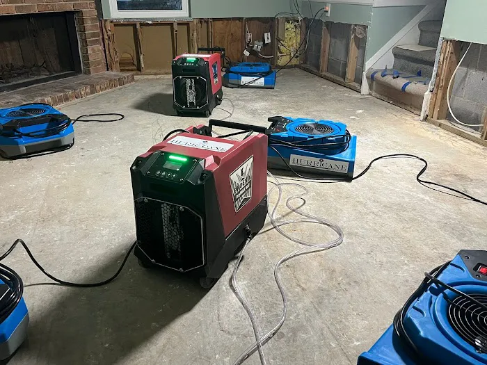 Hurricane Group Water Damage Restoration & Air Duct Cleaning Picture 5