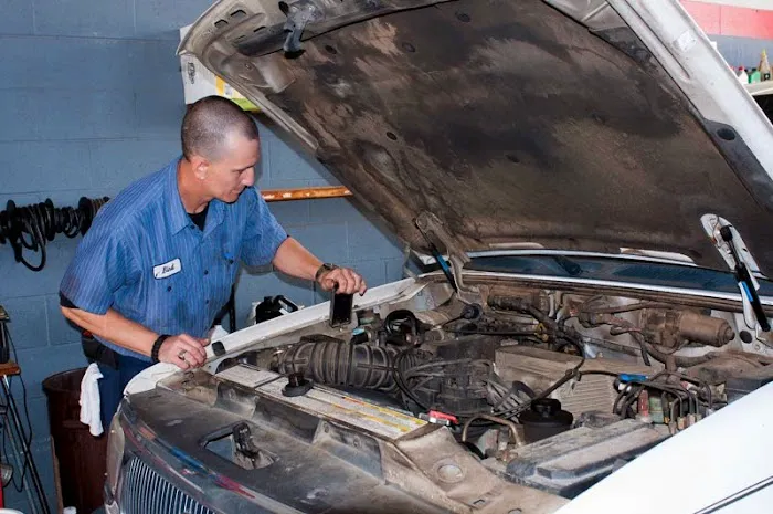 Henry's Auto Care Picture 1