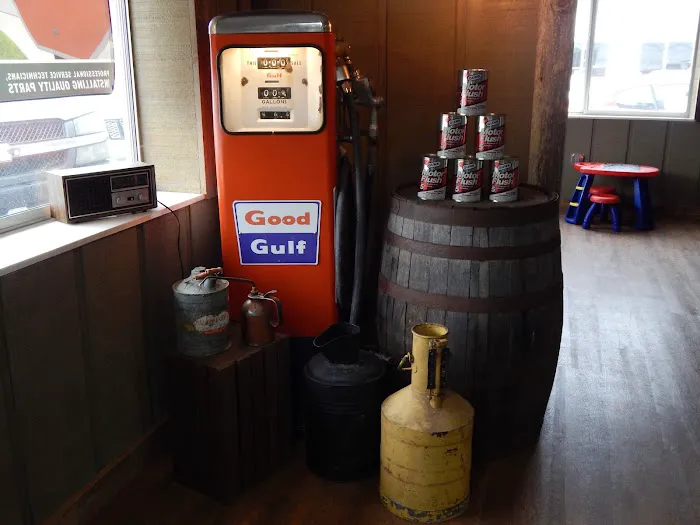 Smokey's Garage Picture 1