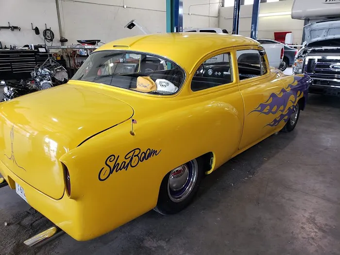 Smokey's Garage Picture 6