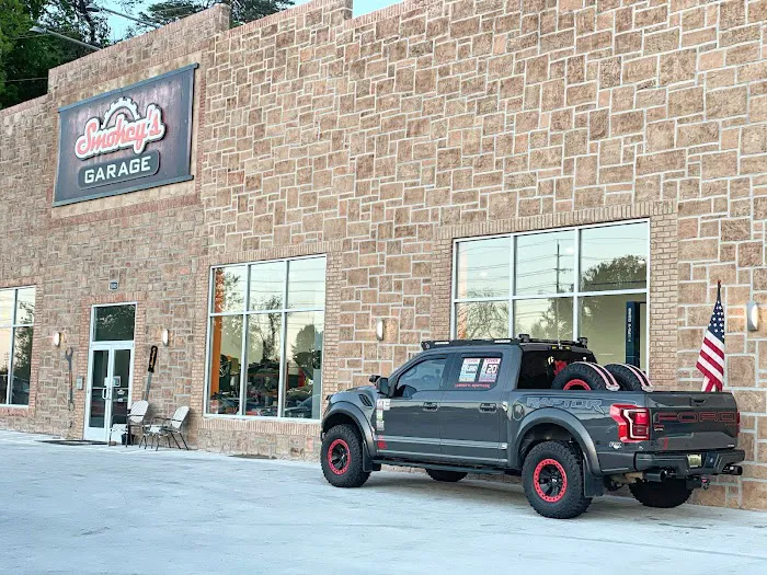 Smokey's Garage Picture 5