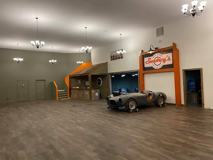 Smokey's Garage Picture 8