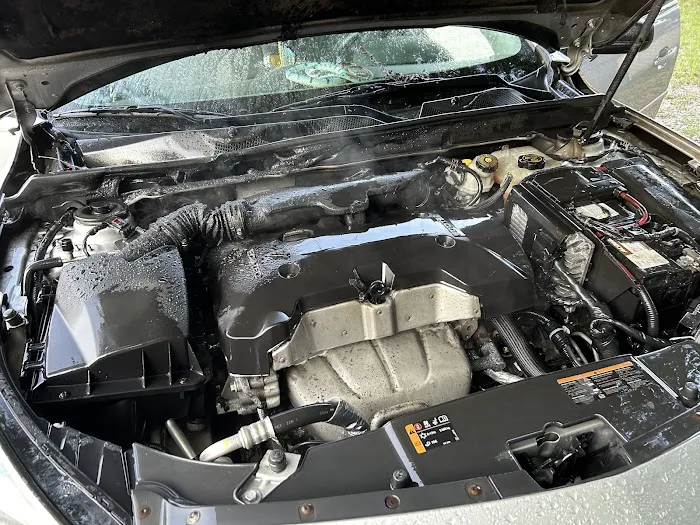 Clark's Professional Car Care - D'Iberville Picture 4