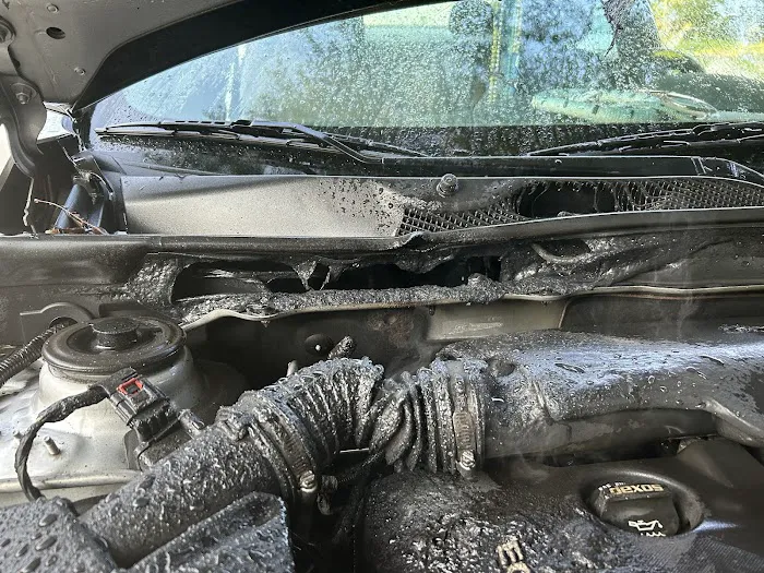 Clark's Professional Car Care - D'Iberville Picture 1