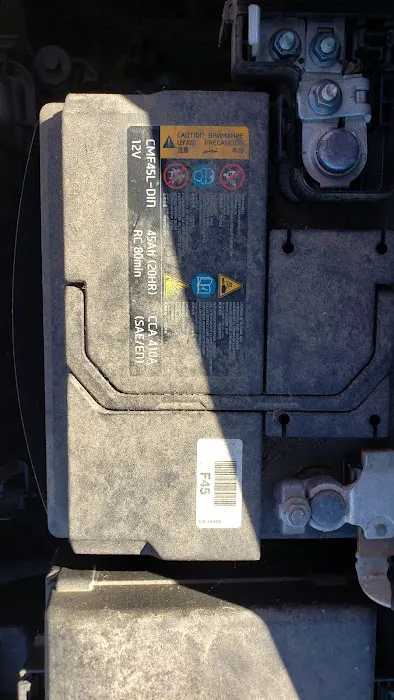 Holt's Automotive Picture 1