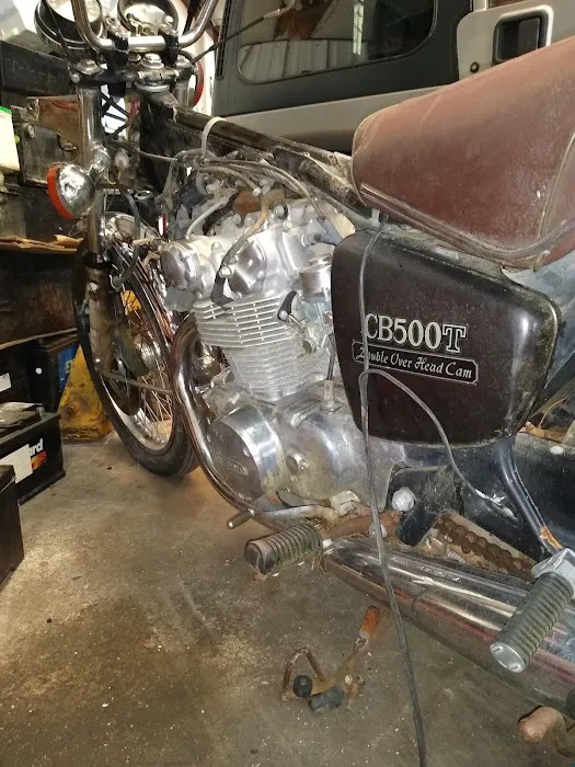 Holt's Automotive Picture 3