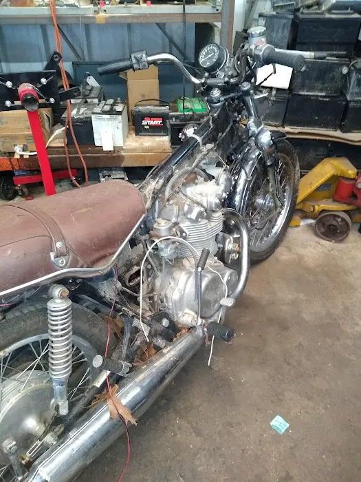 Holt's Automotive Picture 4