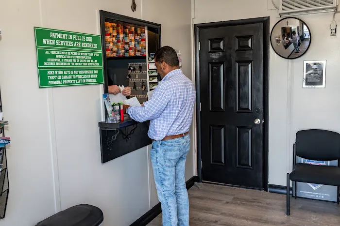 Wiggs Auto Service Picture 1