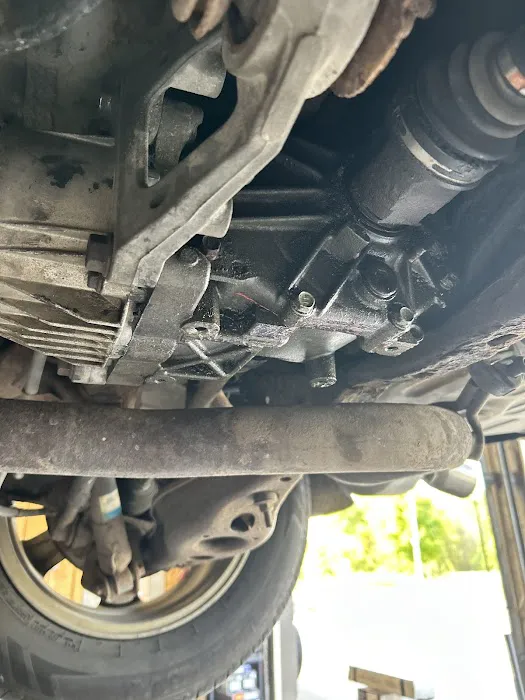 Roberts Auto Repair Picture 5