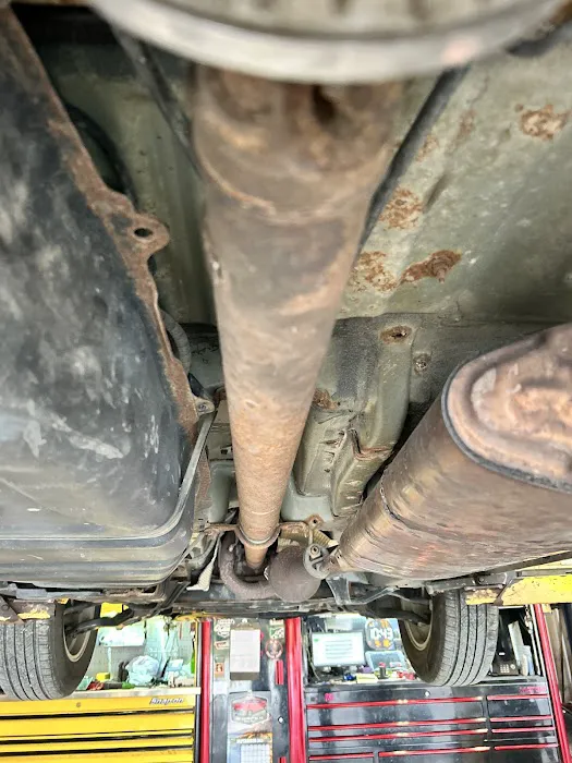 Roberts Auto Repair Picture 3