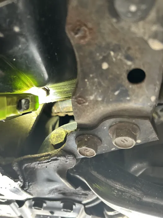 Roberts Auto Repair Picture 2